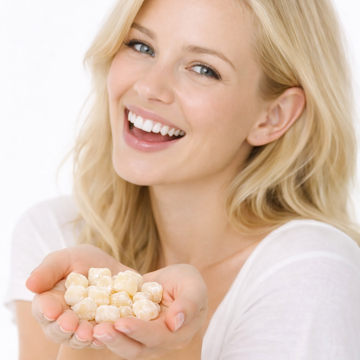 Woman holding mochi gummies in her hands